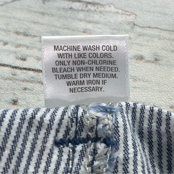 DB 1962 by Dress Barn Strip Crop Jeans 12 - Picture 5 of 5